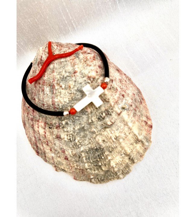 Bracelet corail rouge et croix en nacre